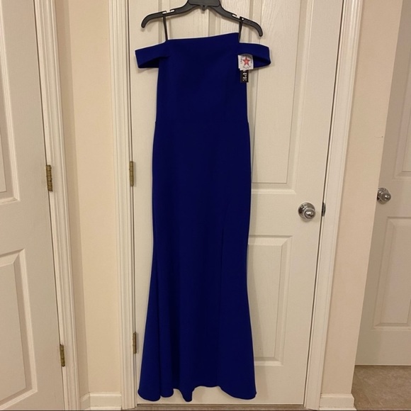 XSCAPE asymmetrical Off-The-Shoulder Scuba Crepe Gown in Marine - Picture 3 of 9